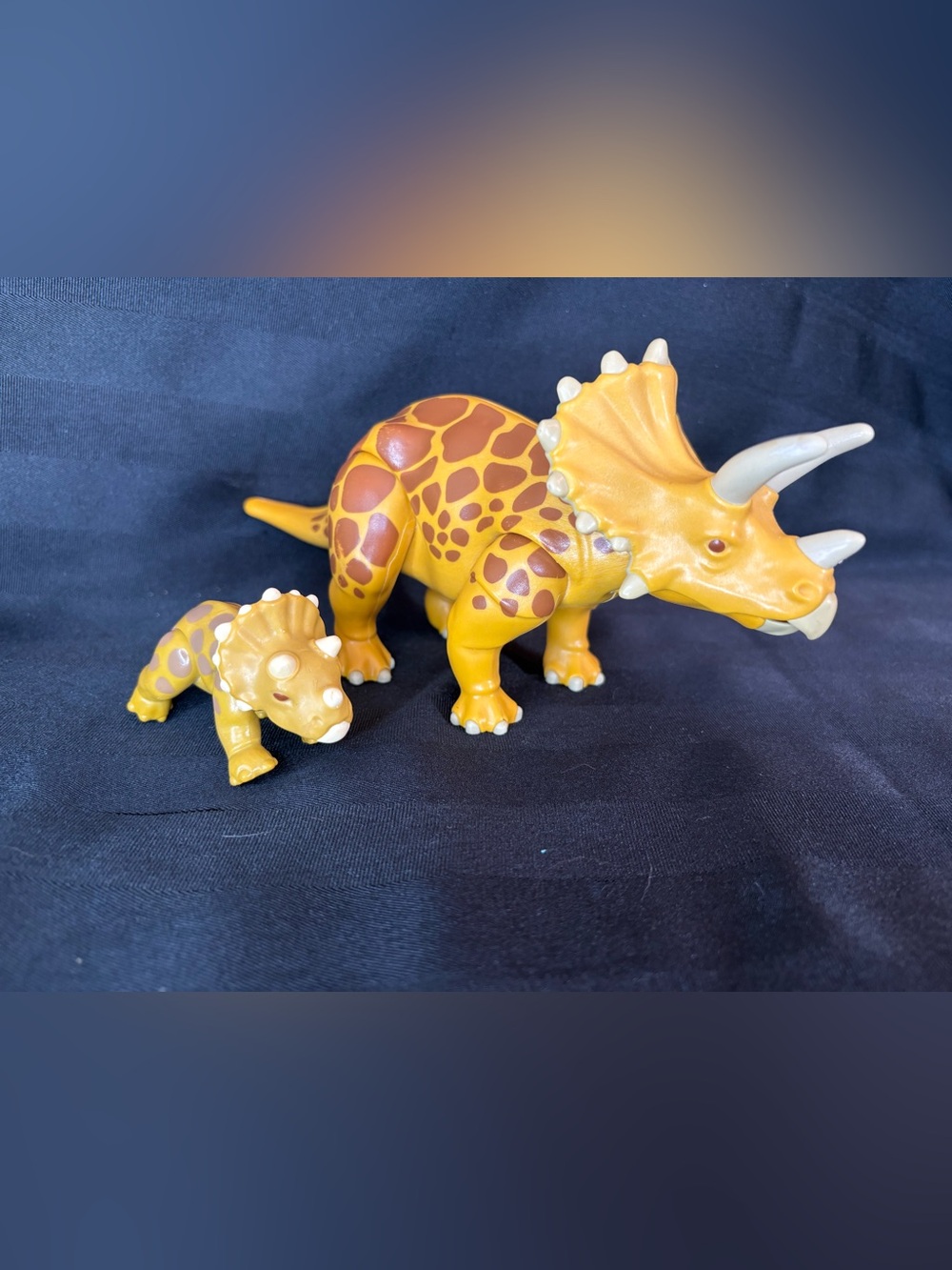 Playmobil Triceratops Dinosaur Mom and baby 2007 Geobra Set #4170, 8.5”long